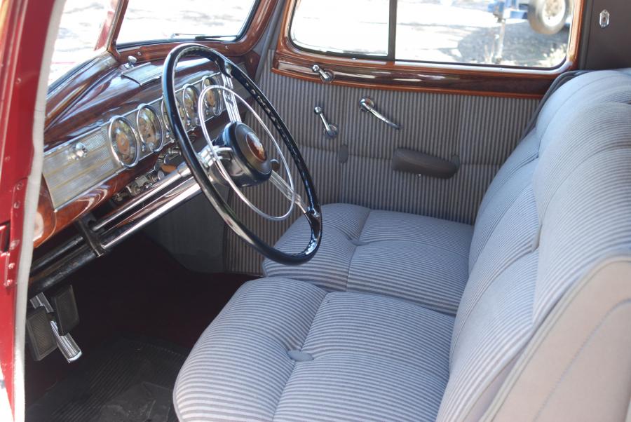 Интерьер Packard Twelve 2/4-Passenger Coupe 1939 года  (фото 12 из 12)